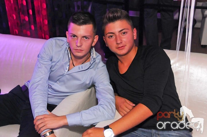 Petrecere în Club Life, 