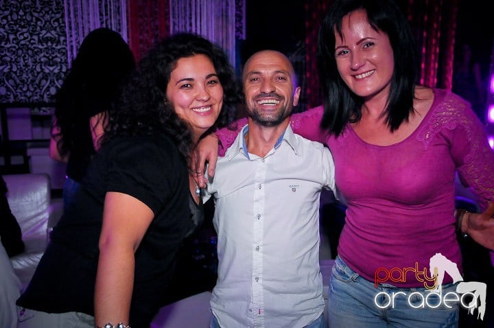 Petrecere în Club Life, 