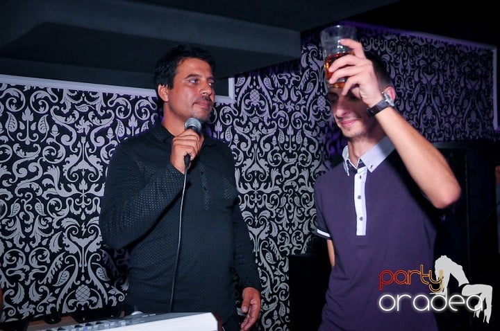 Petrecere în Club Life, 