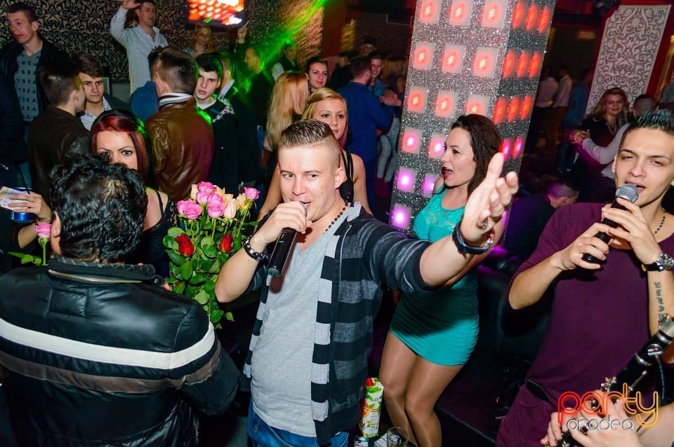 Petrecere în Club Life, 