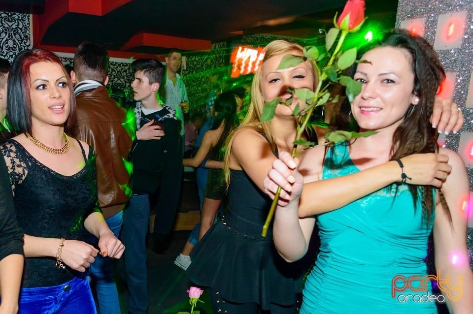 Petrecere în Club Life, 