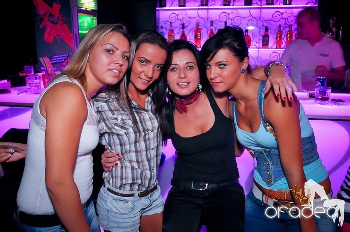 Petrecere în Club Life, 