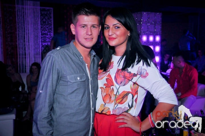 Petrecere în Club Life, 