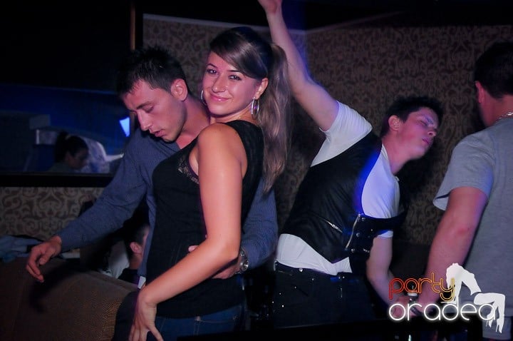 Petrecere în Club Life, 