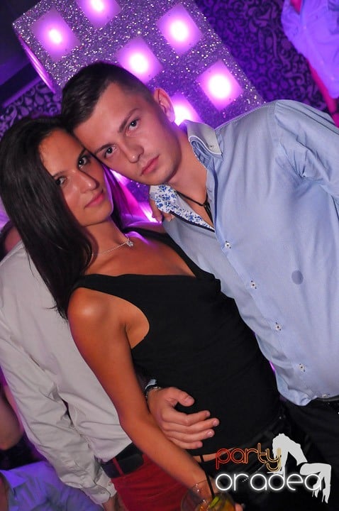 Petrecere în Club Life, 