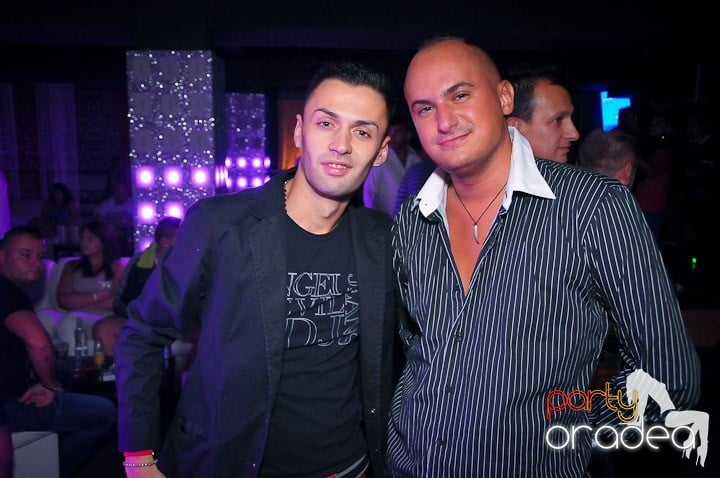 Petrecere în Club Life, 