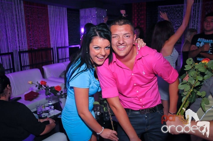 Petrecere în Club Life, 