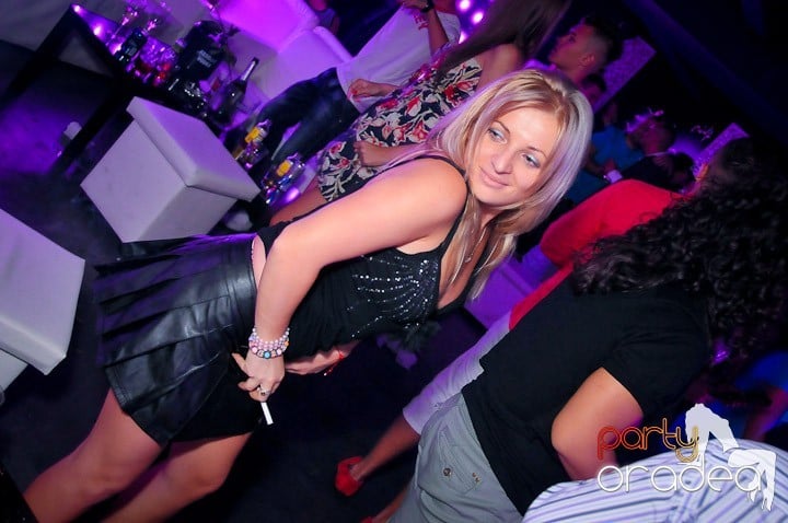 Petrecere în Club Life, 