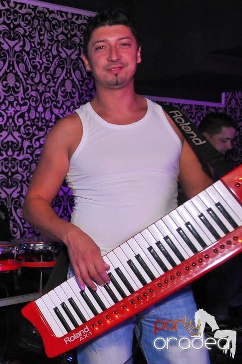 Petrecere în Club Life, 