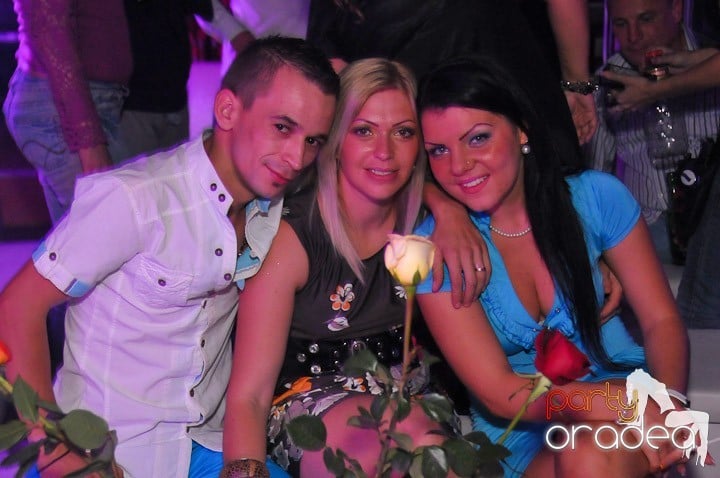 Petrecere în Club Life, 