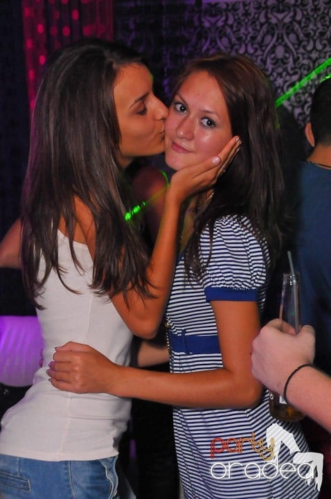 Petrecere în Club Life, 