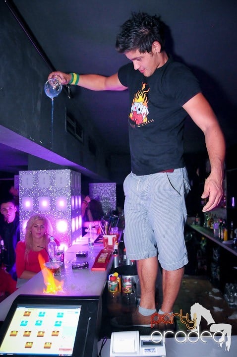 Petrecere în Club Life, 