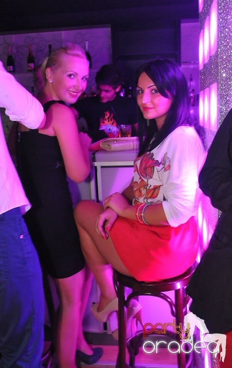 Petrecere în Club Life, 