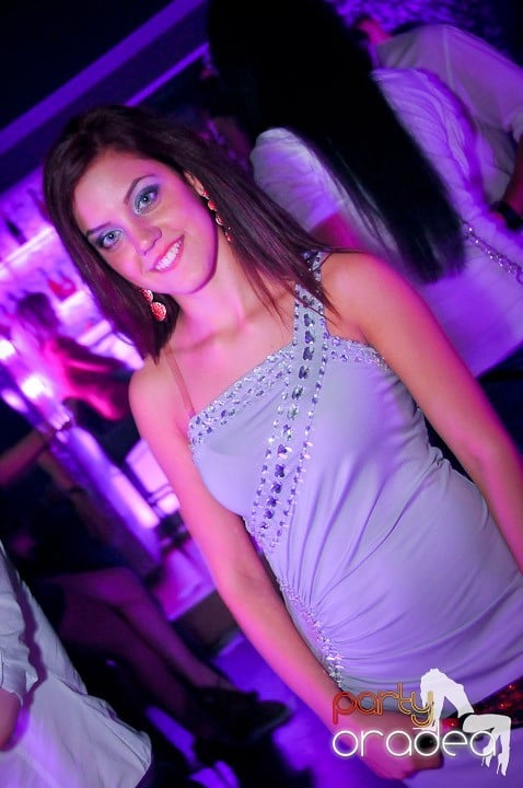 Petrecere în Club Life, 
