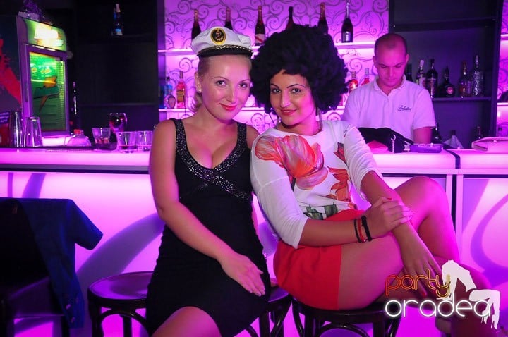 Petrecere în Club Life, 