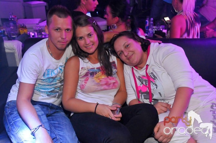 Petrecere în Club Life, 