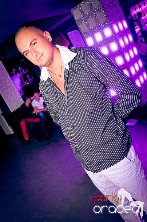 Petrecere în Club Life, 