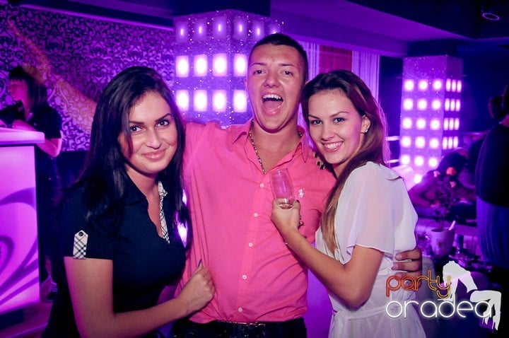 Petrecere în Club Life, 