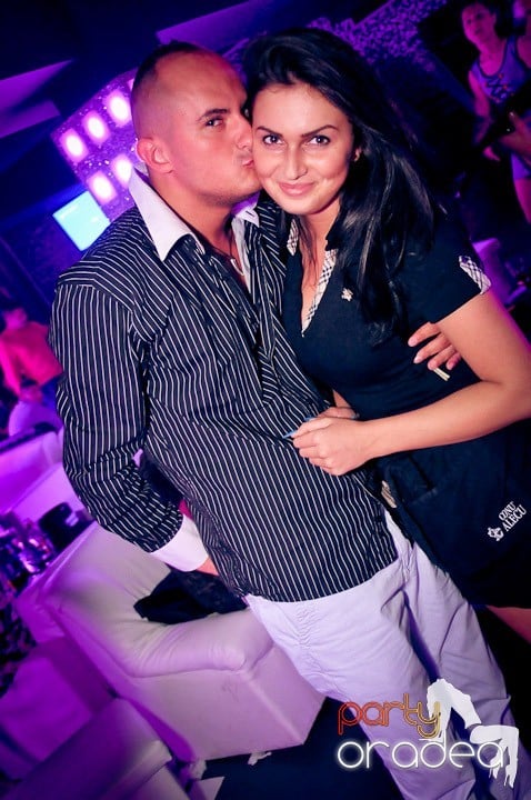 Petrecere în Club Life, 