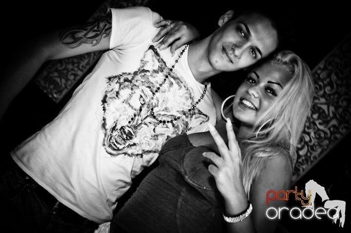 Petrecere în Club Life, 