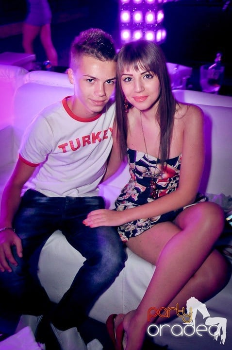 Petrecere în Club Life, 