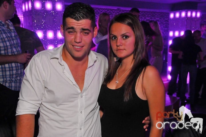 Petrecere în Club Life, 