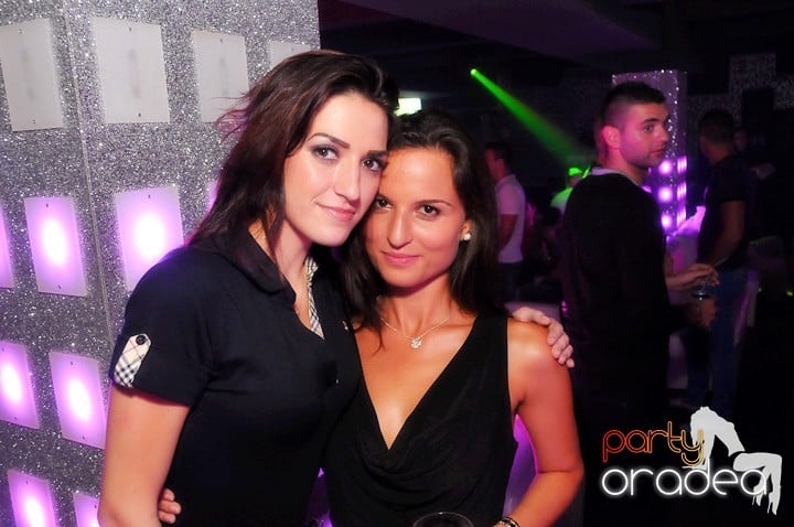 Petrecere în Club Life, 