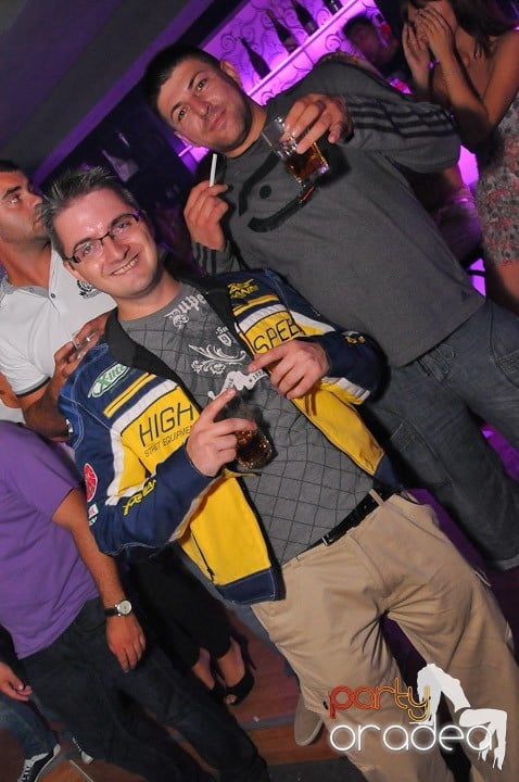 Petrecere în Club Life, 