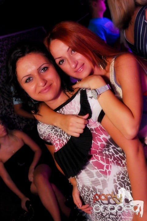 Petrecere în Club Life, 