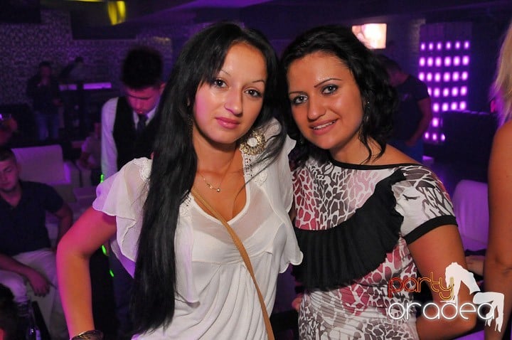 Petrecere în Club Life, 