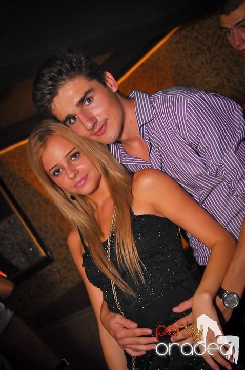 Petrecere în Club Life, 