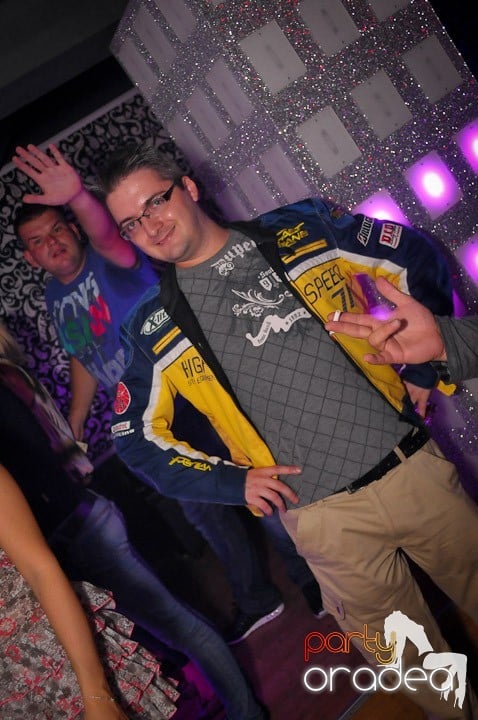 Petrecere în Club Life, 