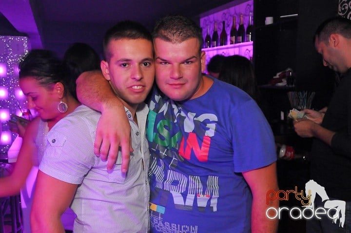 Petrecere în Club Life, 
