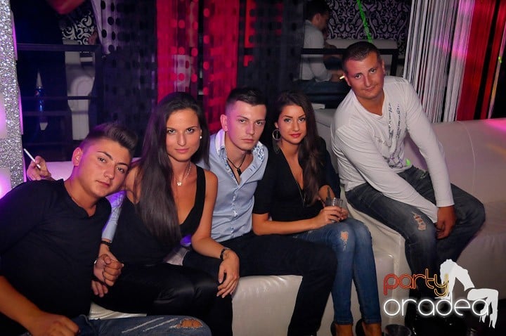 Petrecere în Club Life, 