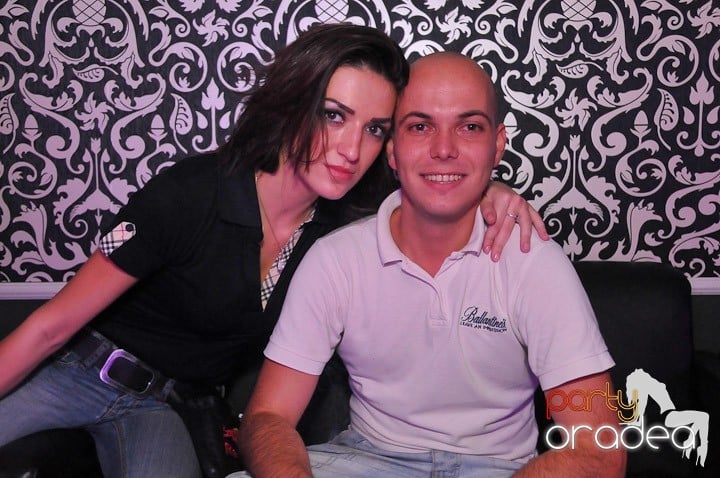 Petrecere în Club Life, 