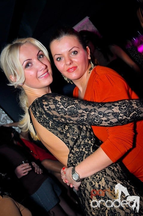 Petrecere în Club Life, 