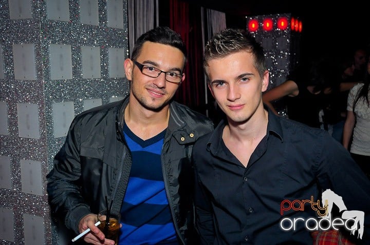 Petrecere în Club Life, 