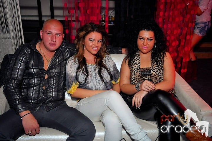 Petrecere în Club Life, 