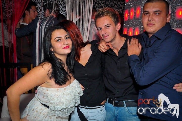 Petrecere în Club Life, 