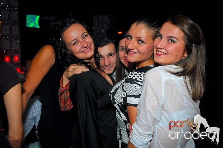 Petrecere în Club Life, 