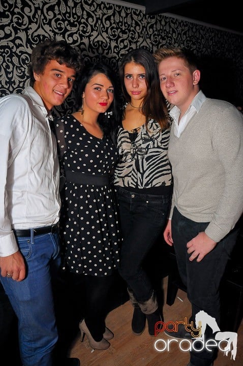 Petrecere în Club Life, 