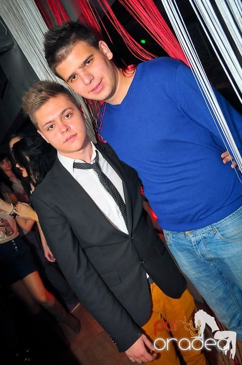 Petrecere în Club Life, 