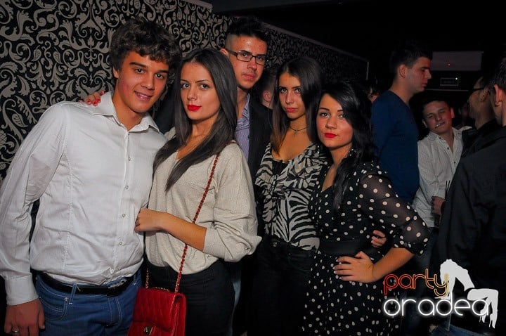 Petrecere în Club Life, 