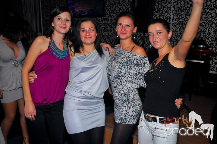 Petrecere în Club Life, 