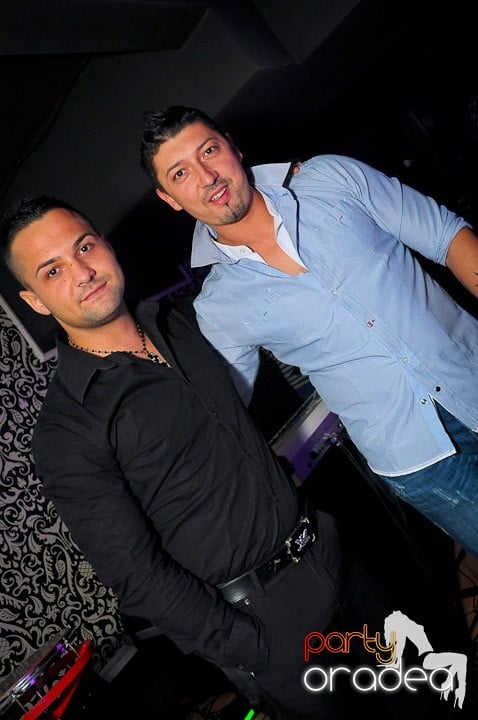 Petrecere în Club Life, 