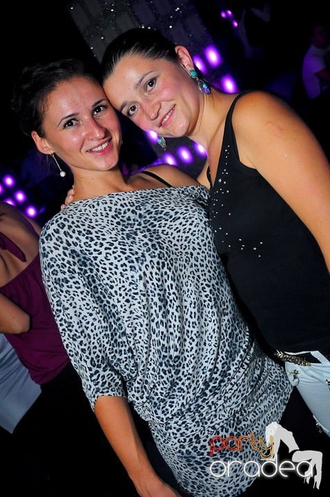 Petrecere în Club Life, 