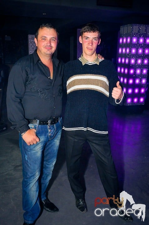 Petrecere în Club Life, 