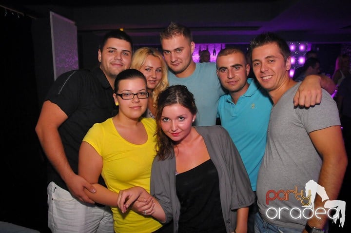 Petrecere în Club Life, 
