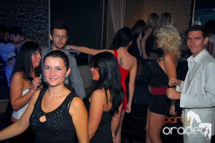 Petrecere în Club Life, 