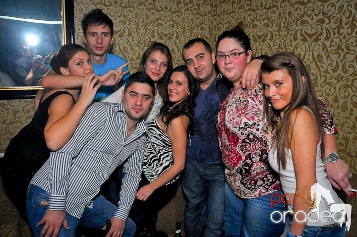 Petrecere în Club Life, 